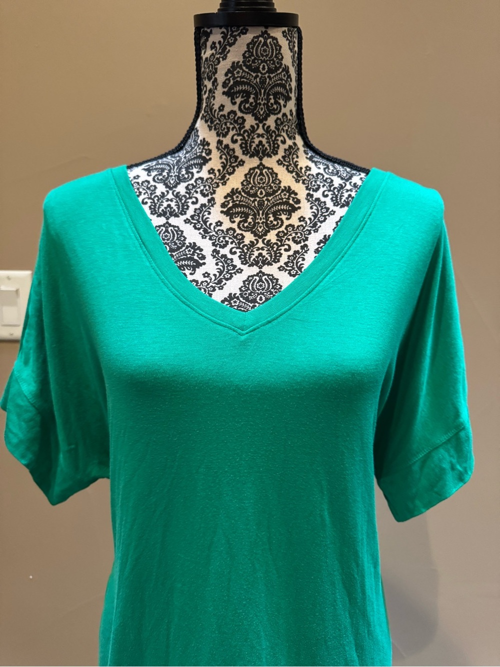 NWT Cabi Women’s V-Neck Short Sleeve Top - Kelly Green small